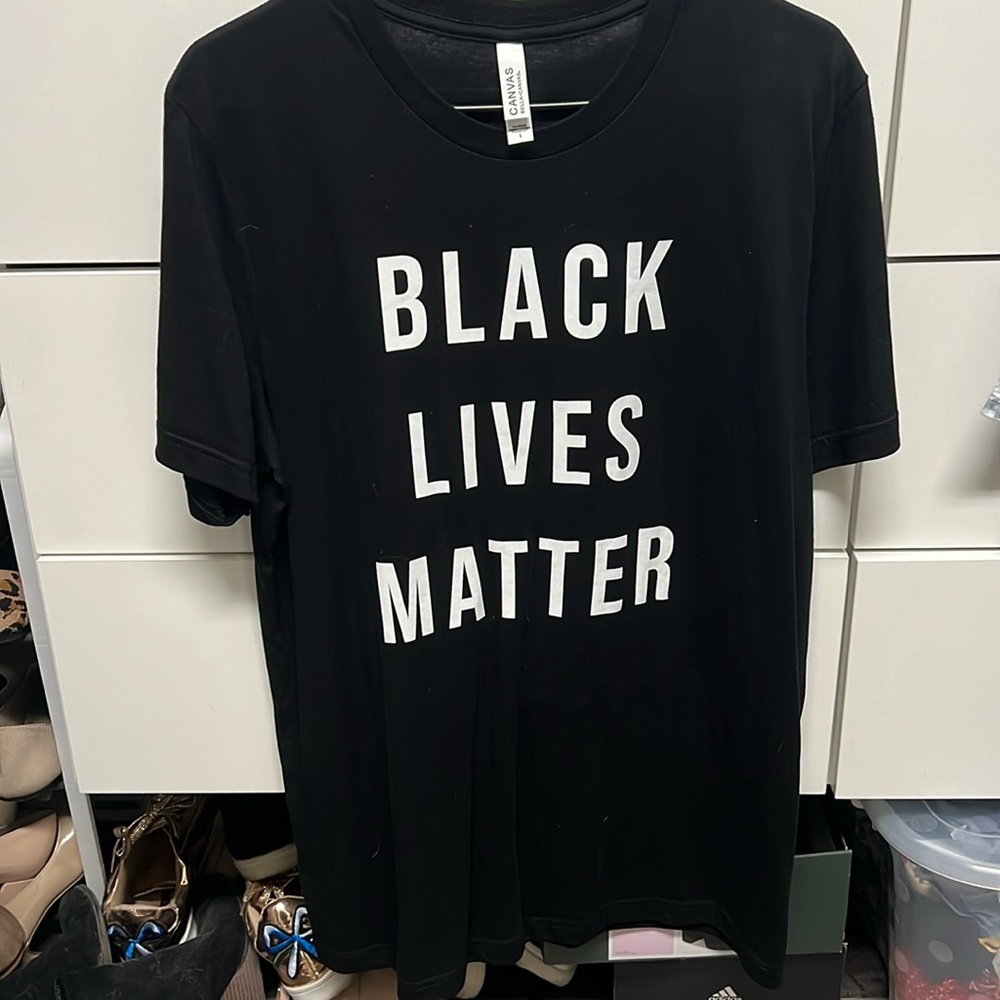 Black short sleeve shirt